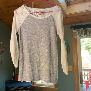 Quarter sleeve sweater